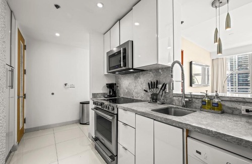Brickell Apartment | Luxury Brickell Downtown Condo with balcony in Miami