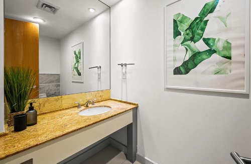 Brickell Apartment | Luxury Brickell Downtown Condo with balcony in Miami