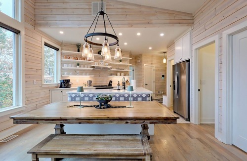 Clayton House | Luxury Bungalow with Mountain Views From Every Room 5 Minutes From Downtown