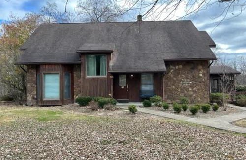 Eckerty House | Luxury Cabin #21 With Hot Tub and Jacuzzi on Patoka Lake in Southern Indiana
