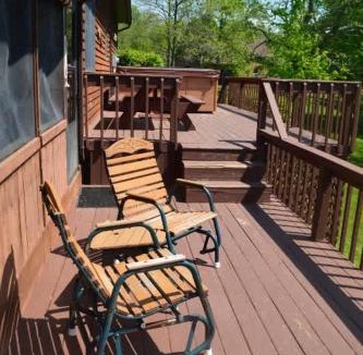 Eckerty House | Luxury Cabin #21 With Hot Tub and Jacuzzi on Patoka Lake in Southern Indiana