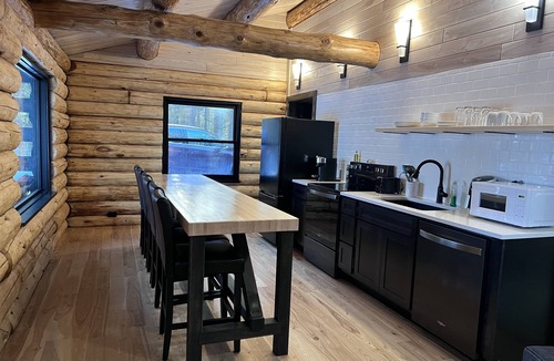 Winter Cabin | Luxury Cabin, 800+ feet frontage, 733 acre Lake, Hot tub, Pontoon, Fireplace .