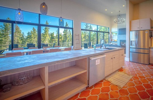 Angel Fire Cabin | Luxury Cabin On Ski Bike Trail, 4BR, Hot Tub with Mountain Views