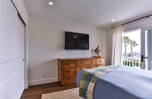 Playa Del Rey House | Luxury Cape Cod Retreat – Ocean Views, Walk to Beach, Expansive Deck & Spa!