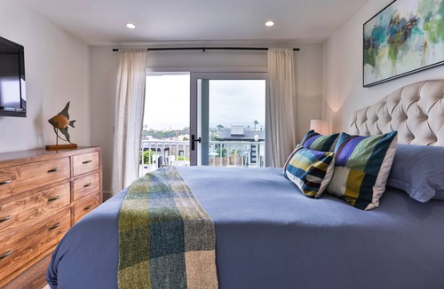 Playa Del Rey House | Luxury Cape Cod Retreat – Ocean Views, Walk to Beach, Expansive Deck & Spa!