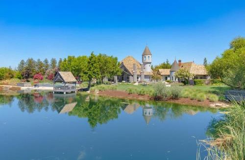 Davis House | Luxury Castle Retreat at UC Davis