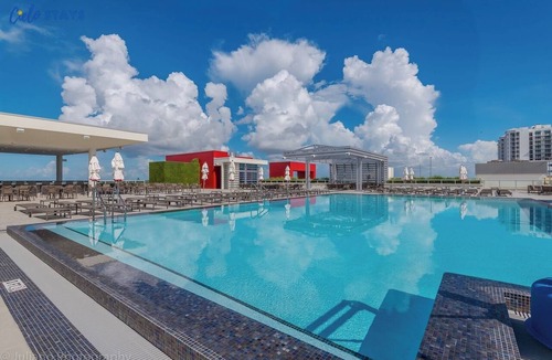 Hollywood Condo | Luxury CH Studio Steps From The Beach Style-CS33