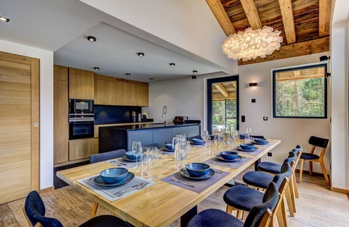 Les Tines Ski Chalet | Luxury Chalet w/Spa | Breakfast & Housekeeping