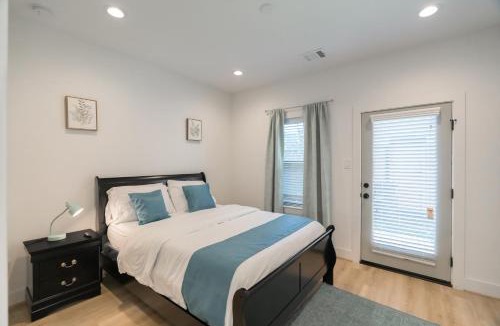 South Central Houston House | Luxury Charming 3BR 3Bath Free Wi-FI 8 Guests, Gated Home, Houston Downtown