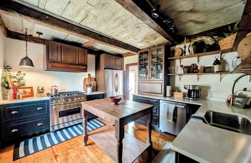Surry House | Luxury Coastal, Fire Pit, 5 minutes to the Beach