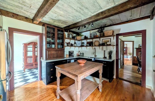 Surry House | Luxury Coastal, Fire Pit, 5 minutes to the Beach