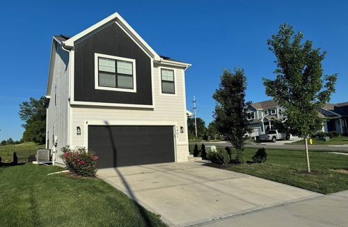 Raymore House | Luxury & Comfort 4-bedroom house with WiFi, GREAT for families & pets!