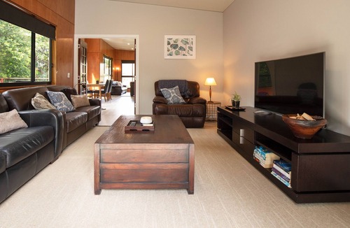 Springbrook House | Luxury, Comfort and Convenience in the Rainforest. Pet friendly.