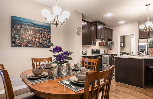 Panorama Hills House | LUXURY & COMFORTABLE HOUSE IN NW. 6BR & 4.5BA. close to AIRPORT.SLEEP UP TO 12.