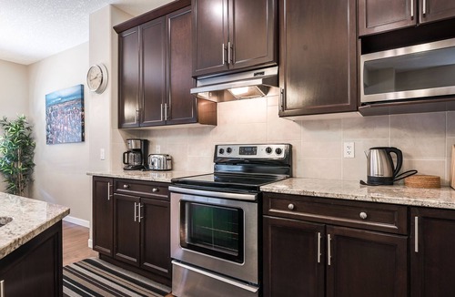 Panorama Hills House | LUXURY & COMFORTABLE HOUSE IN NW. 6BR & 4.5BA. close to AIRPORT.SLEEP UP TO 12.