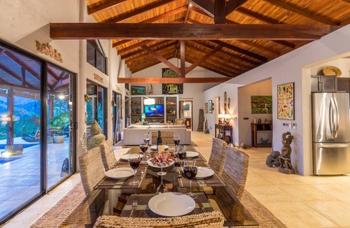 Dominical House | Luxury Comfortable Villa, Outstanding Valley View, 17 minutes to Dominical