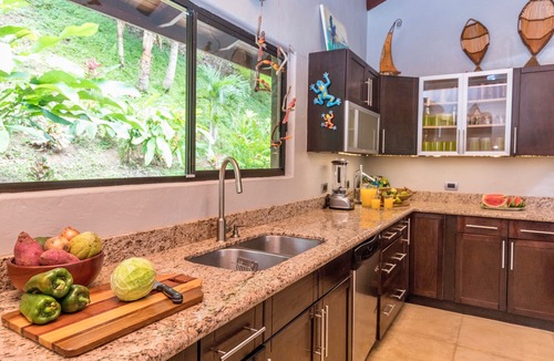 Dominical House | Luxury Comfortable Villa, Outstanding Valley View, 17 minutes to Dominical