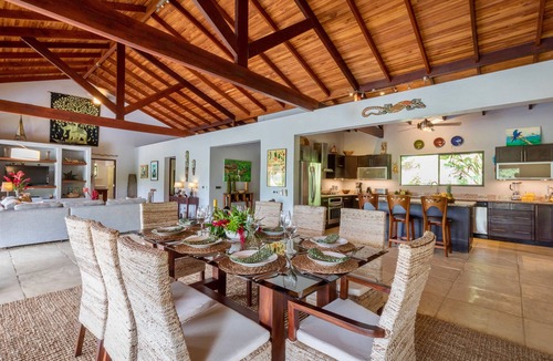 Dominical House | Luxury Comfortable Villa, Outstanding Valley View, 17 minutes to Dominical
