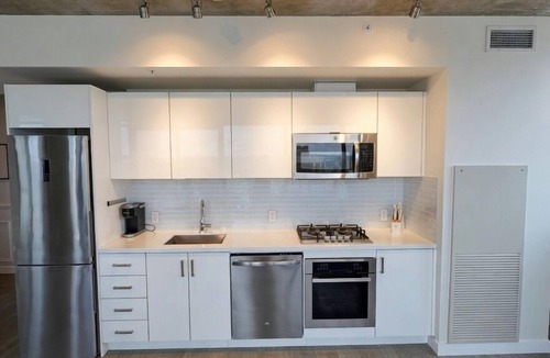 Connaught Condo | Luxury Condo | 2 Bed | Pool | Gym | Views | Parking | Steps to DT Dining