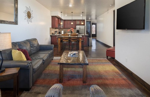 Moab Condo | Luxury Condo in Downtown Moab | Private Hot Tub | Bike Storage | Pet Friendly