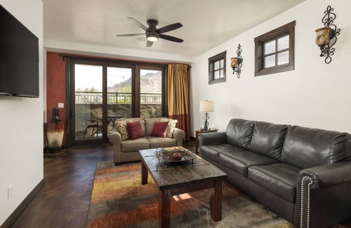 Moab Condo | Luxury Condo in Downtown Moab | Private Hot Tub | Pet Friendly | Easy Parking