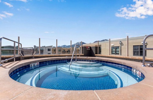 Central Boulder Condo | Luxury Condo Rooftop Pool 30-day min