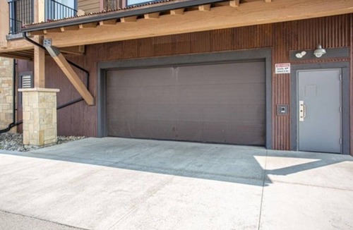 Dillon Condo | Luxury Condo: Walk to Dillon Amphitheater Concerts & Lake Dillon Marina