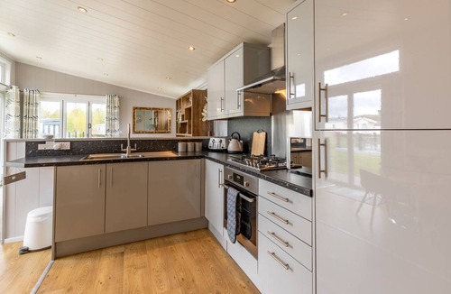 Tewitfield Apartment | Luxury Contemporary Lodge