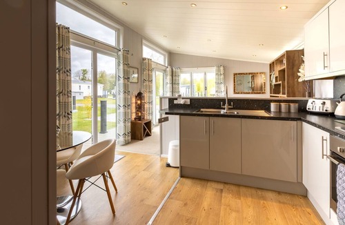 Tewitfield Apartment | Luxury Contemporary Lodge