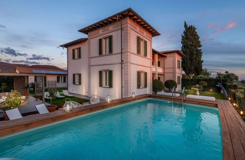 Vecchiano Villa | Luxury Contemporary Villa with Private Pool