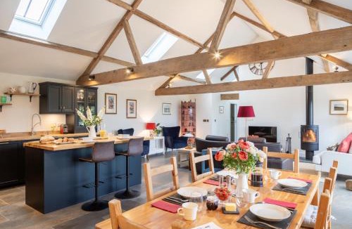 Swindon House | Luxury converted Barn, rural seclusion at foot of The Ridgeway, dog friendly