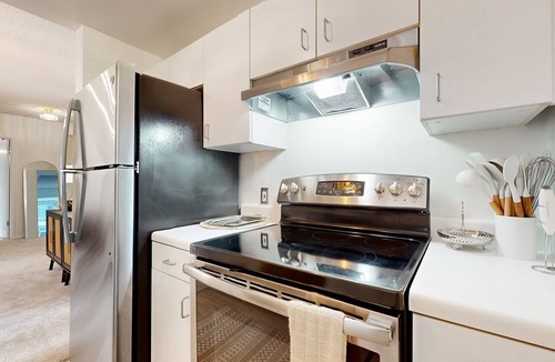 Downtown Seattle Condo | Luxury corner condo with city views, indoor pool & gym - 1 block from Pike Place