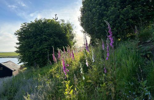 Embsay House | Luxury Cottage above Embsay Reservoir with Sunrise-to-Sunset Views