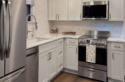 Collegedale Cottage | Luxury Cottage "Finch" full of amenities in Collegedale perfect for a getaway!