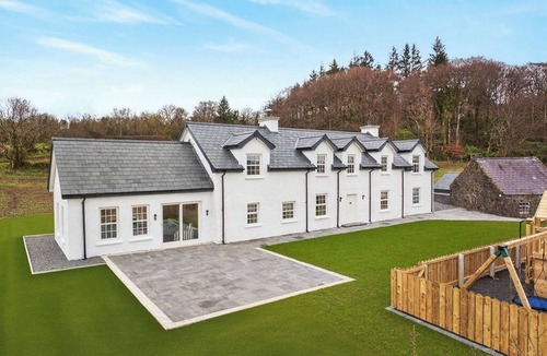 Ballymena Cottage | Luxury cottage near the Antrim coast with sauna, hot tub and private playground