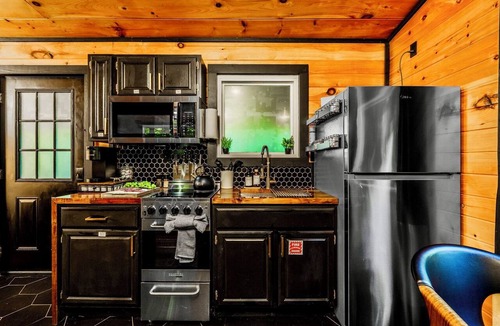 Sevierville Hotel | Luxury Couples Cabin | Hot Tub + Theater