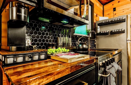 Sevierville Hotel | Luxury Couples Cabin | Hot Tub + Theater