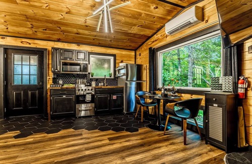 Sevierville Hotel | Luxury Couples Cabin | Hot Tub + Theater