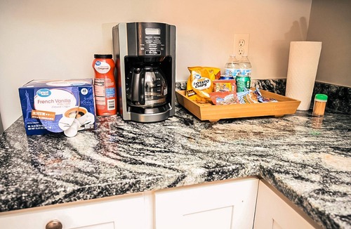 Waltherson Apartment | Luxury + Cozy 2bedroom apartment in Baltimore with secured private parking