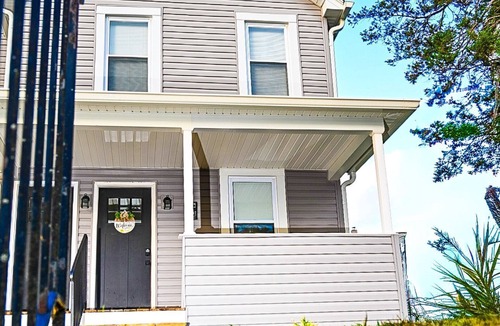 Waltherson Apartment | Luxury + Cozy 2bedroom apartment in Baltimore with secured private parking