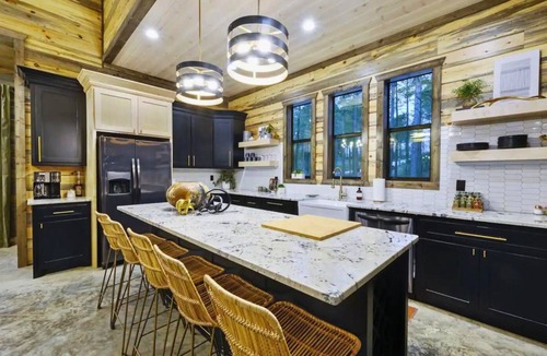 Broken Bow Cabin | Luxury Creekside Retreat for Large Groups