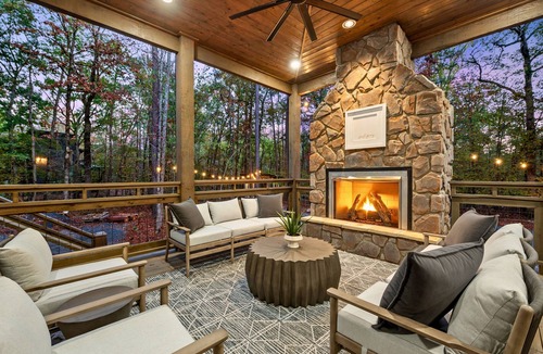 Broken Bow Cabin | Luxury Creekside Retreat for Large Groups