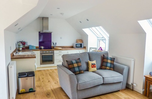 Lewiston Cottage | Luxury Croft over looking Loch Ness & Urquhart Bay. Loch Views.