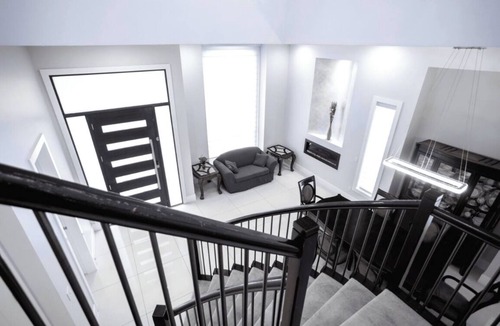Delta House | Luxury Delta-Surrey Getaway | 5BR, Sleeps 14