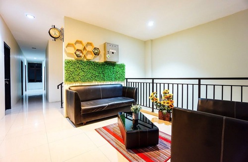 Manado City Centre House | Luxury Deluxe DBL Escape W/Free WiFi and Parking