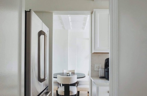 Near North Side Apartment | Luxury Designer Apartment 1202|Gold Coast/Old Town
