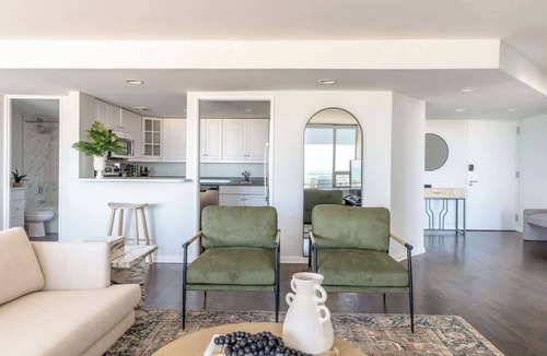 Rush and Division Apartment | Luxury Designer Penthouse Combo |North| Gold Coast