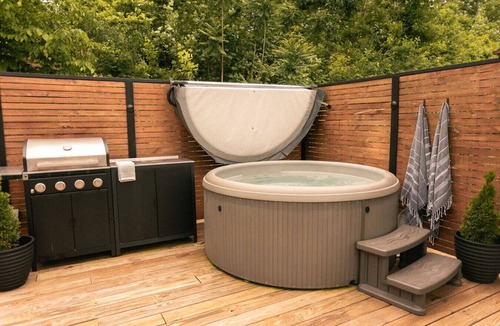 Chestnut Mound House | Luxury Dome at Short Mountain Holiday