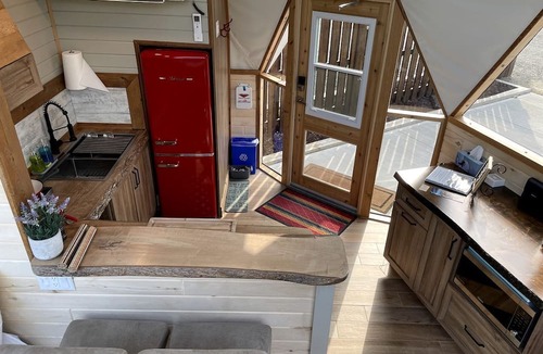 Listuguj Mi'gmaq First Nation Cabin | Luxury Dome with Hot Tub for Relaxing Glamping Escapes to Flatlands, New Brunswick