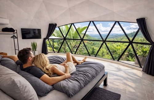 Paramo House | Luxury DOME with private Hot Tube - Nature Views - Pet-Friendly